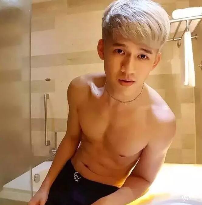 野性小狼狗撞脸昊然老公？泳池边小泳裤藏凶器？ - 51虹马