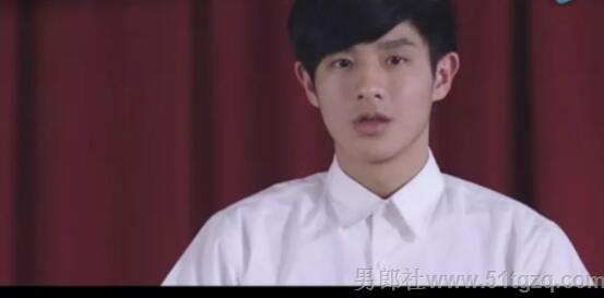 他被自己暗恋的同学，压的无法动弹（颜值很高） - 51虹马