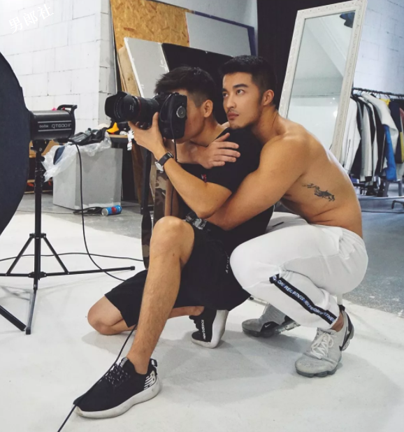 樊野换口味找了个肌肉忠犬男友?拍片全漏版! - 51虹马 樊野换口味找了个肌肉忠犬男友?拍片全漏版! - 51虹马