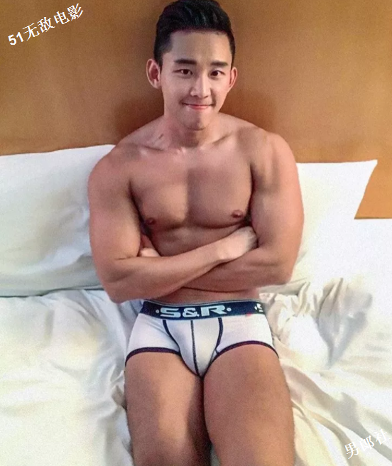 嗜泳裤如命的筋肉模特超性感！盯档猫网友都说他尺寸良心！ - 51虹马
