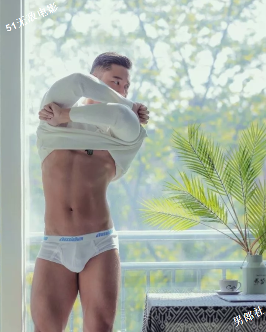 嗜泳裤如命的筋肉模特超性感！盯档猫网友都说他尺寸良心！ - 51虹马