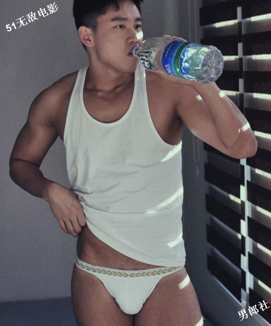 嗜泳裤如命的筋肉模特超性感！盯档猫网友都说他尺寸良心！ - 51虹马