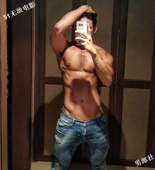 嗜泳裤如命的筋肉模特超性感！盯档猫网友都说他尺寸良心！ - 51虹马