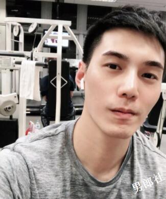 大长腿正装男，脱光后更有型 - 51虹马