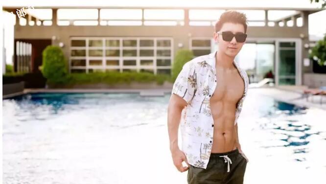 帅气正装空少，憨萌直小奶狗，粉嫩胸肌大长腿超吸睛！ - 51虹马