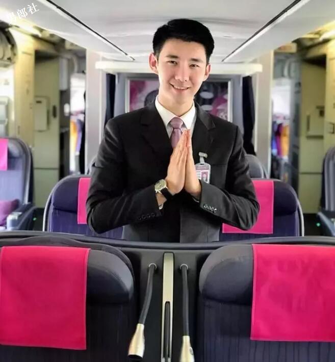 帅气正装空少，憨萌直小奶狗，粉嫩胸肌大长腿超吸睛！ - 51虹马