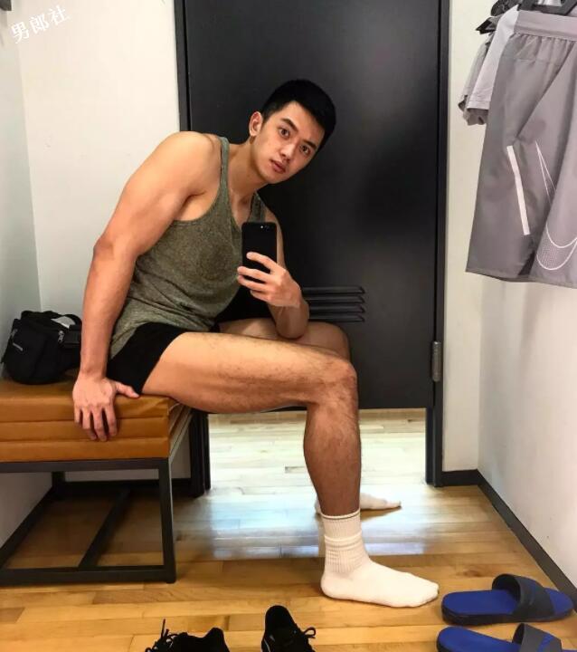 190筋肉狼狗被爆料：要够深才装得下他？ - 51虹马