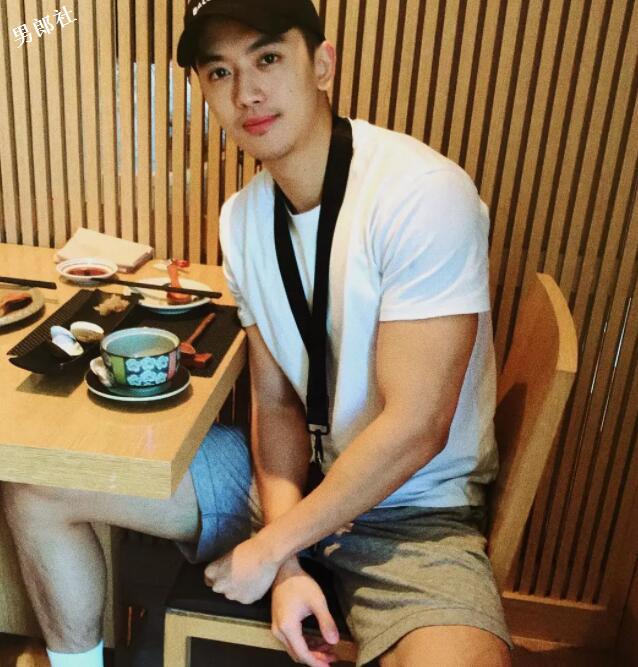 190筋肉狼狗被爆料：要够深才装得下他？ - 51虹马