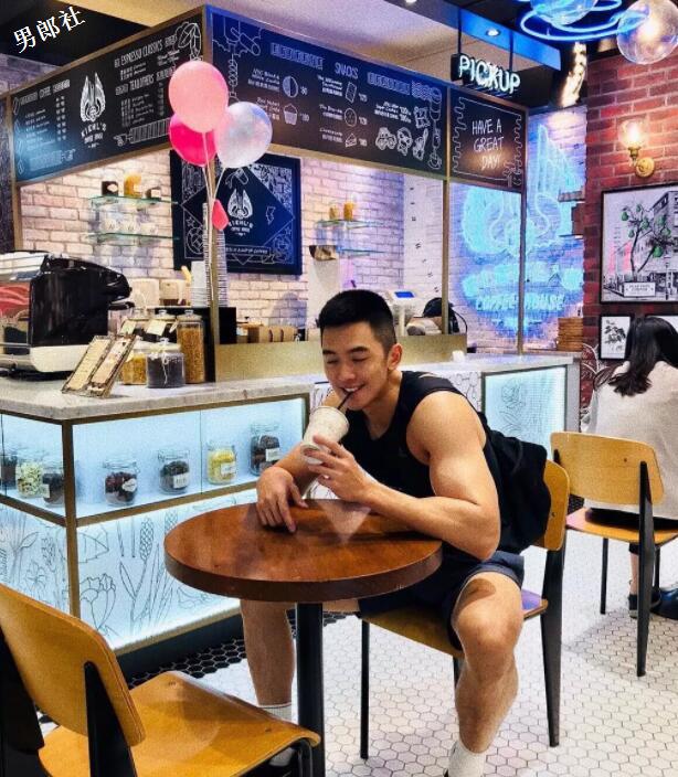 190筋肉狼狗被爆料：要够深才装得下他？ - 51虹马