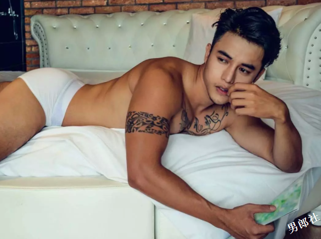 太吓人！双丁全见样样齐全,这枚肌肉boy请为他打码！-51虹马