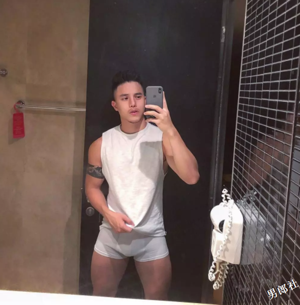 太吓人！双丁全见样样齐全,这枚肌肉boy请为他打码！ - 51虹马