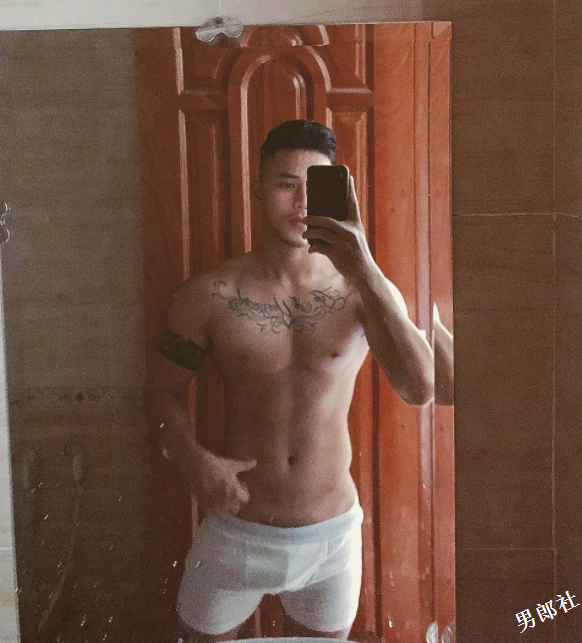 太吓人!双丁全见样样齐全,这枚肌肉boy请为他打码! - 51虹马 太吓人!双丁全见样样齐全,这枚肌肉boy请为他打码! - 51虹马