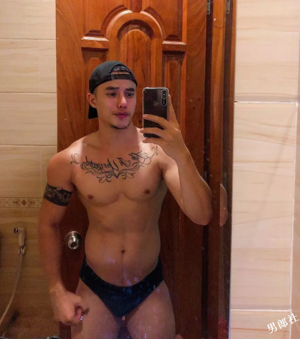 太吓人！双丁全见样样齐全,这枚肌肉boy请为他打码！ - 51虹马