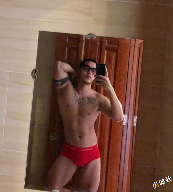 太吓人！双丁全见样样齐全,这枚肌肉boy请为他打码！ - 51虹马