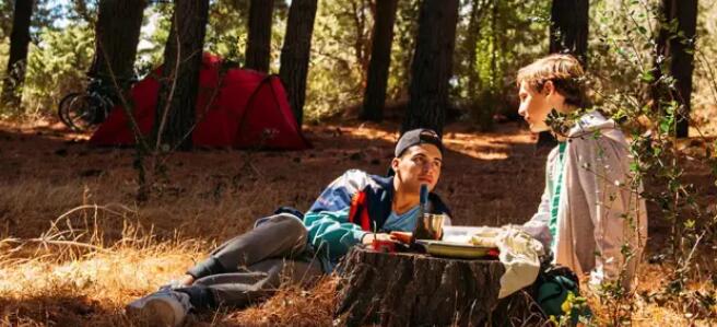 《最好的朋友》“兄弟情人”的暧昧情愫电影！-51虹马