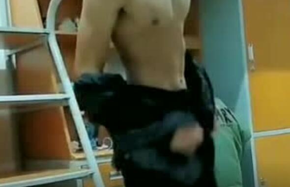 八块腹肌小狼狗，体育生和健身男有什么不同？-51虹马