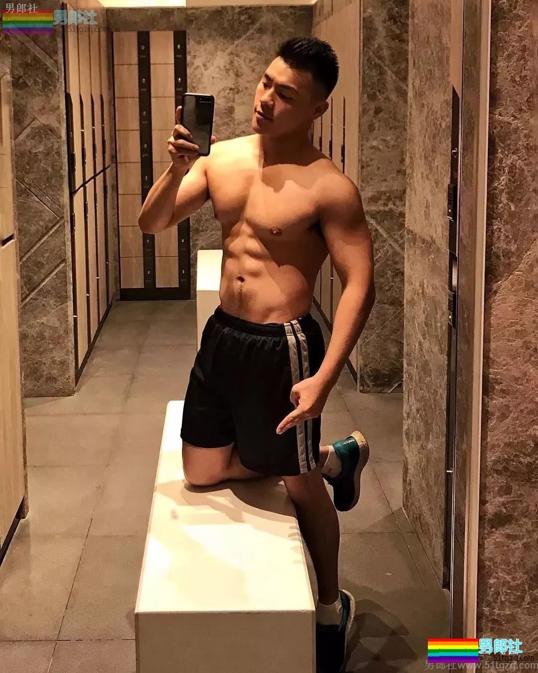 国产白袜肌肉男大黑乳 趬臀man男可大可小让你疯狂！-51虹马