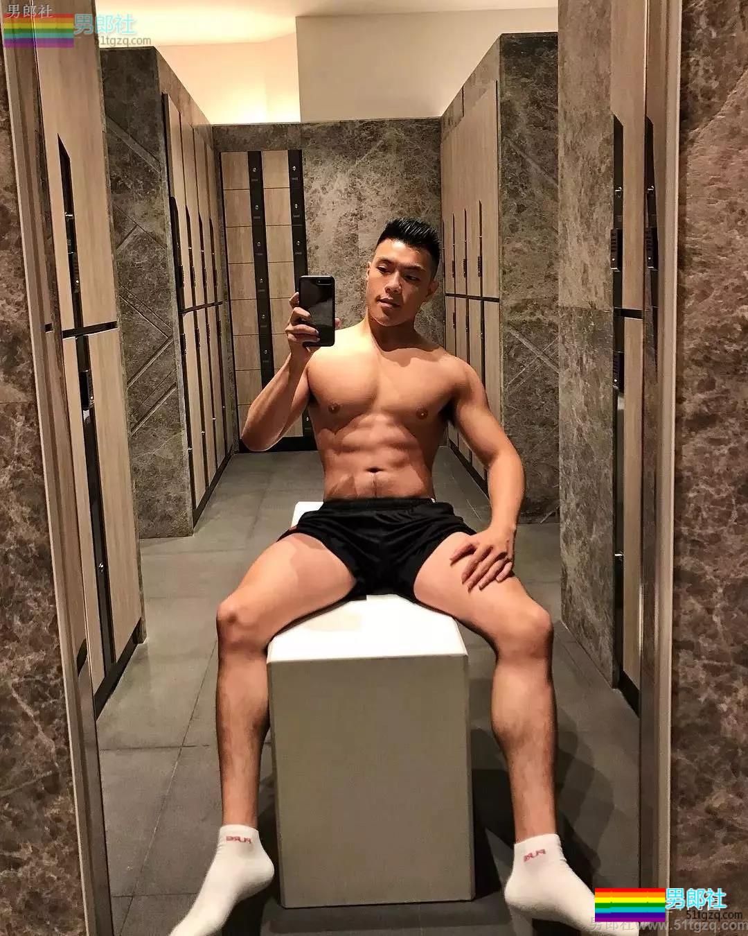 国产白袜肌肉男大黑乳 趬臀man男可大可小让你疯狂！ - 51虹马