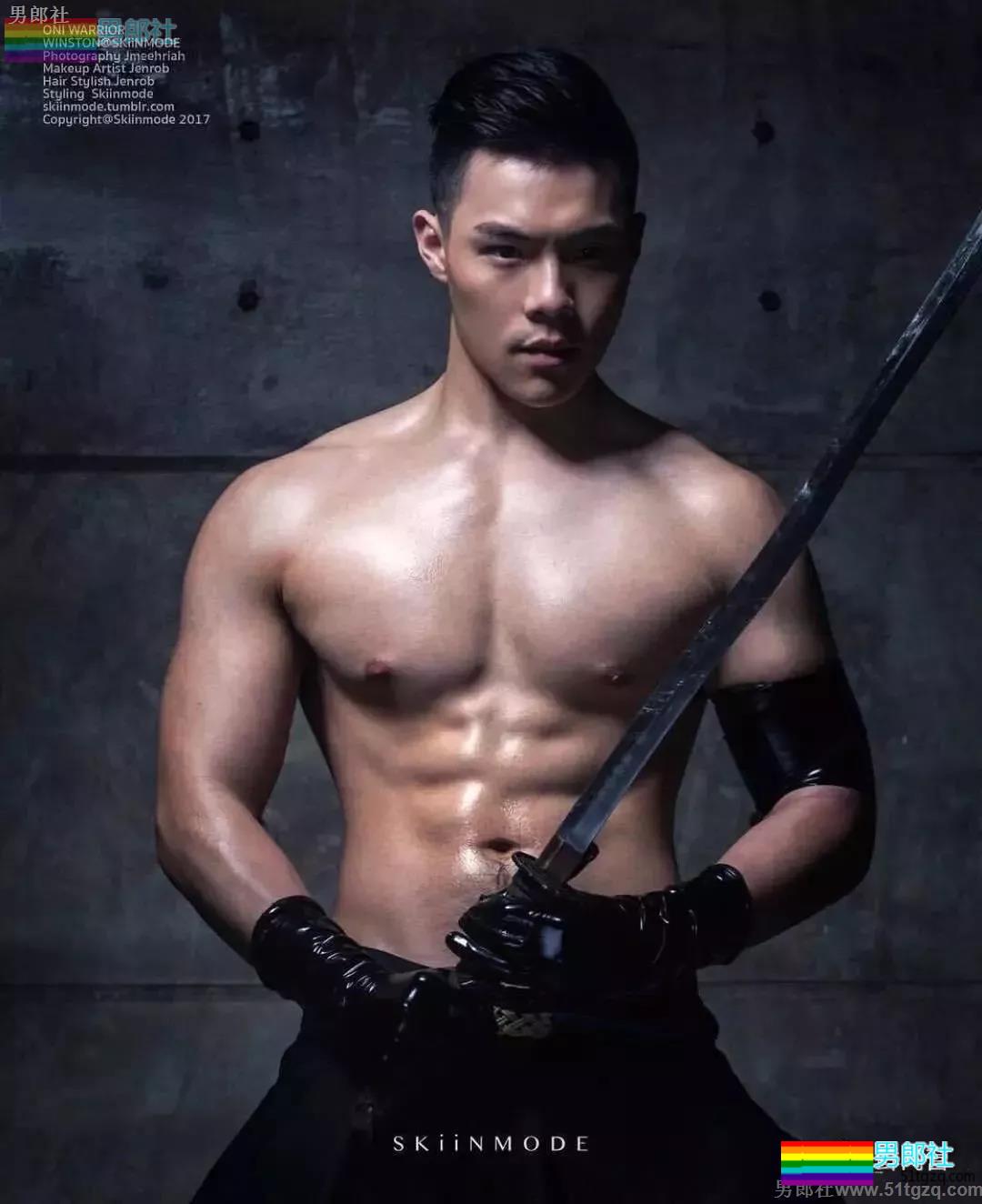 国产白袜肌肉男大黑乳 趬臀man男可大可小让你疯狂！ - 51虹马