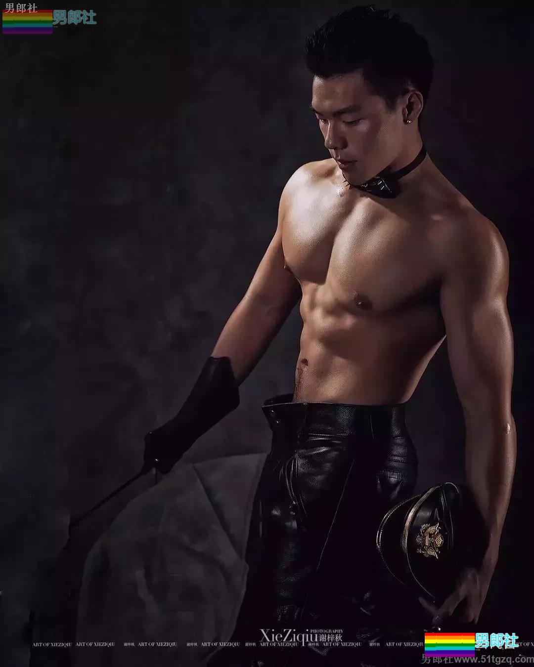 国产白袜肌肉男大黑乳 趬臀man男可大可小让你疯狂！ - 51虹马