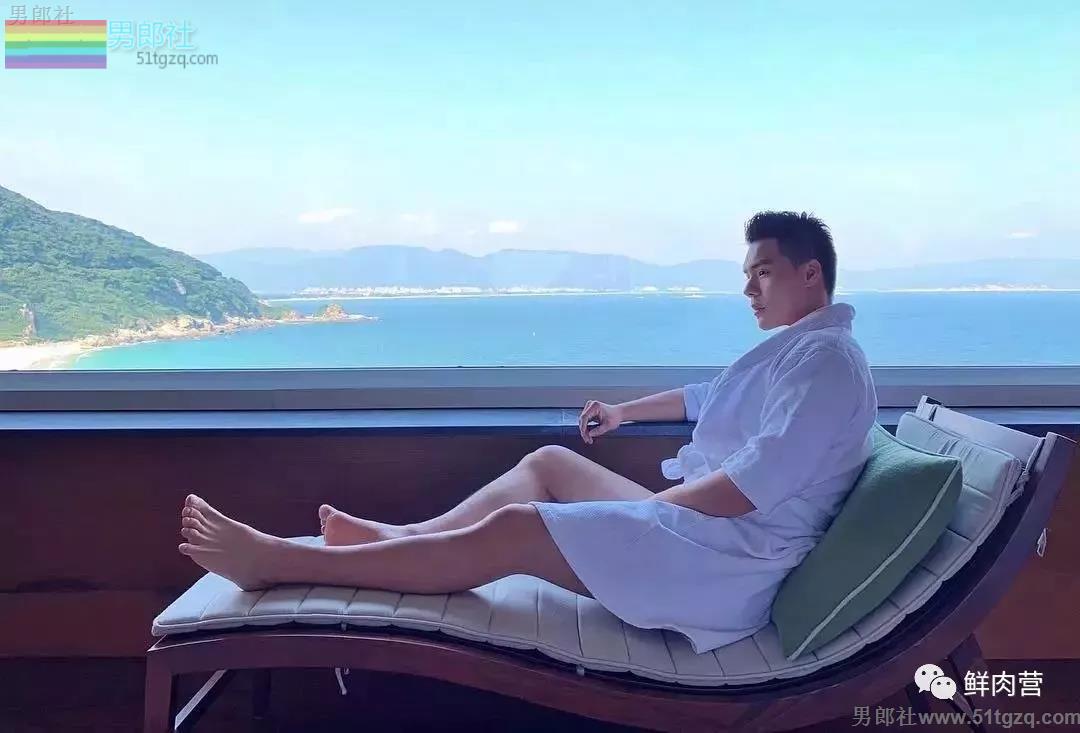 国产白袜肌肉男大黑乳 趬臀man男可大可小让你疯狂！ - 51虹马