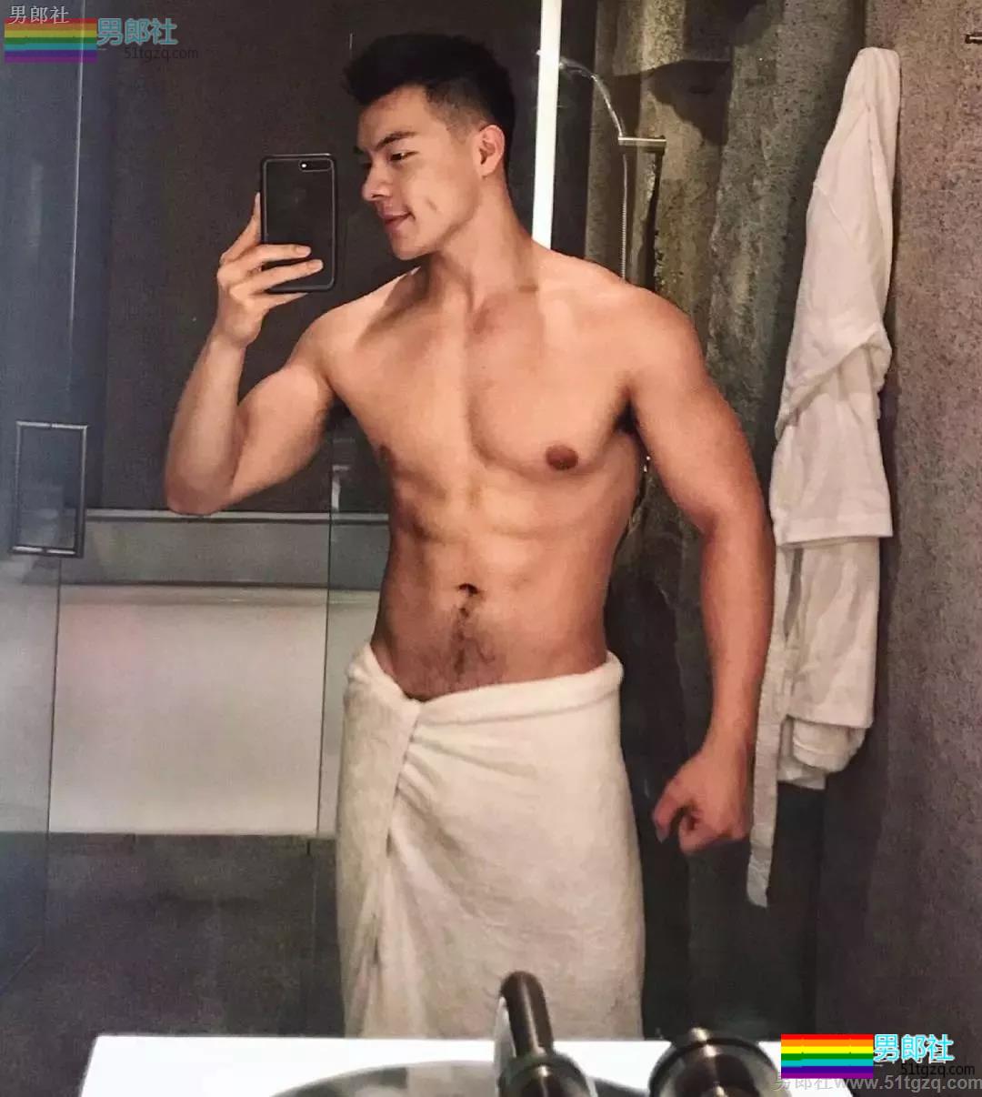 国产白袜肌肉男大黑乳 趬臀man男可大可小让你疯狂！ - 51虹马