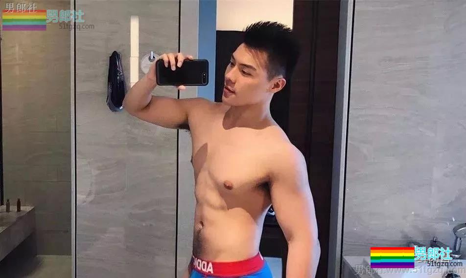 国产白袜肌肉男大黑乳 趬臀man男可大可小让你疯狂！ - 51虹马