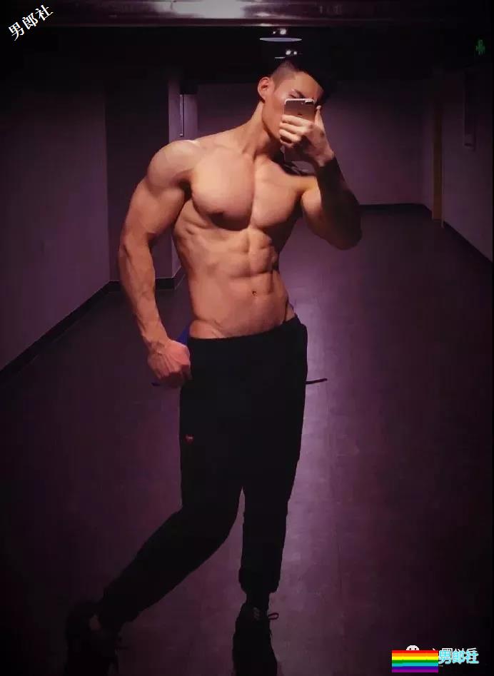 来自人鱼星的俊俏小哥，身材皮肤不要太好-51虹马