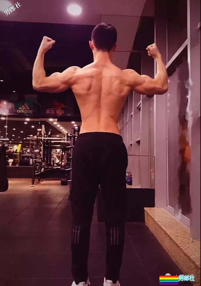 来自人鱼星的俊俏小哥，身材皮肤不要太好 - 51虹马