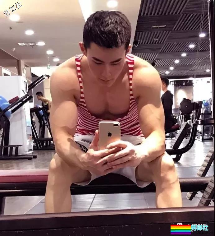 来自人鱼星的俊俏小哥，身材皮肤不要太好 - 51虹马