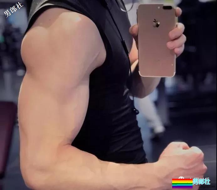 来自人鱼星的俊俏小哥，身材皮肤不要太好 - 51虹马