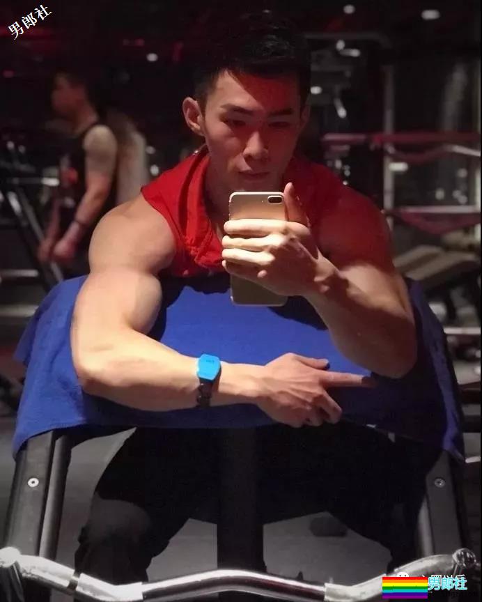 来自人鱼星的俊俏小哥，身材皮肤不要太好 - 51虹马