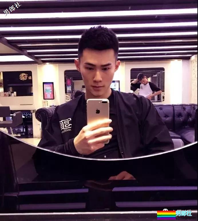 来自人鱼星的俊俏小哥，身材皮肤不要太好 - 51虹马