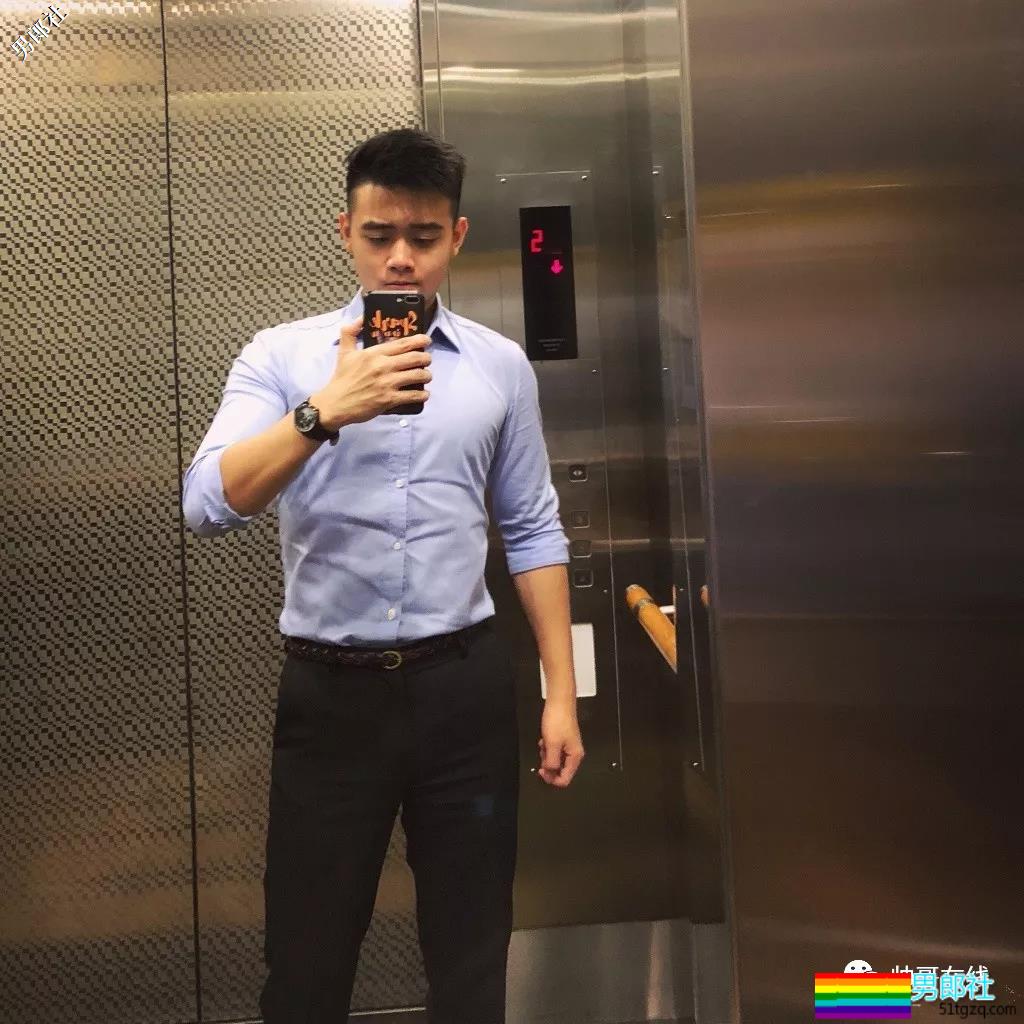 看点∣民航正装制服小奶狗鲜嫩萌帅，脫掉正装这么有料？ - 51虹马