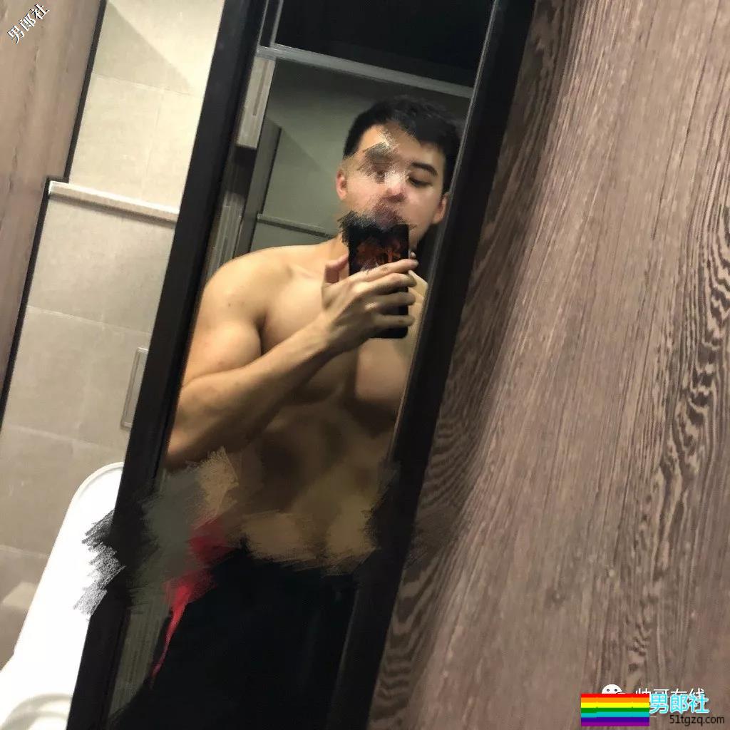 看点∣民航正装制服小奶狗鲜嫩萌帅，脫掉正装这么有料？ - 51虹马