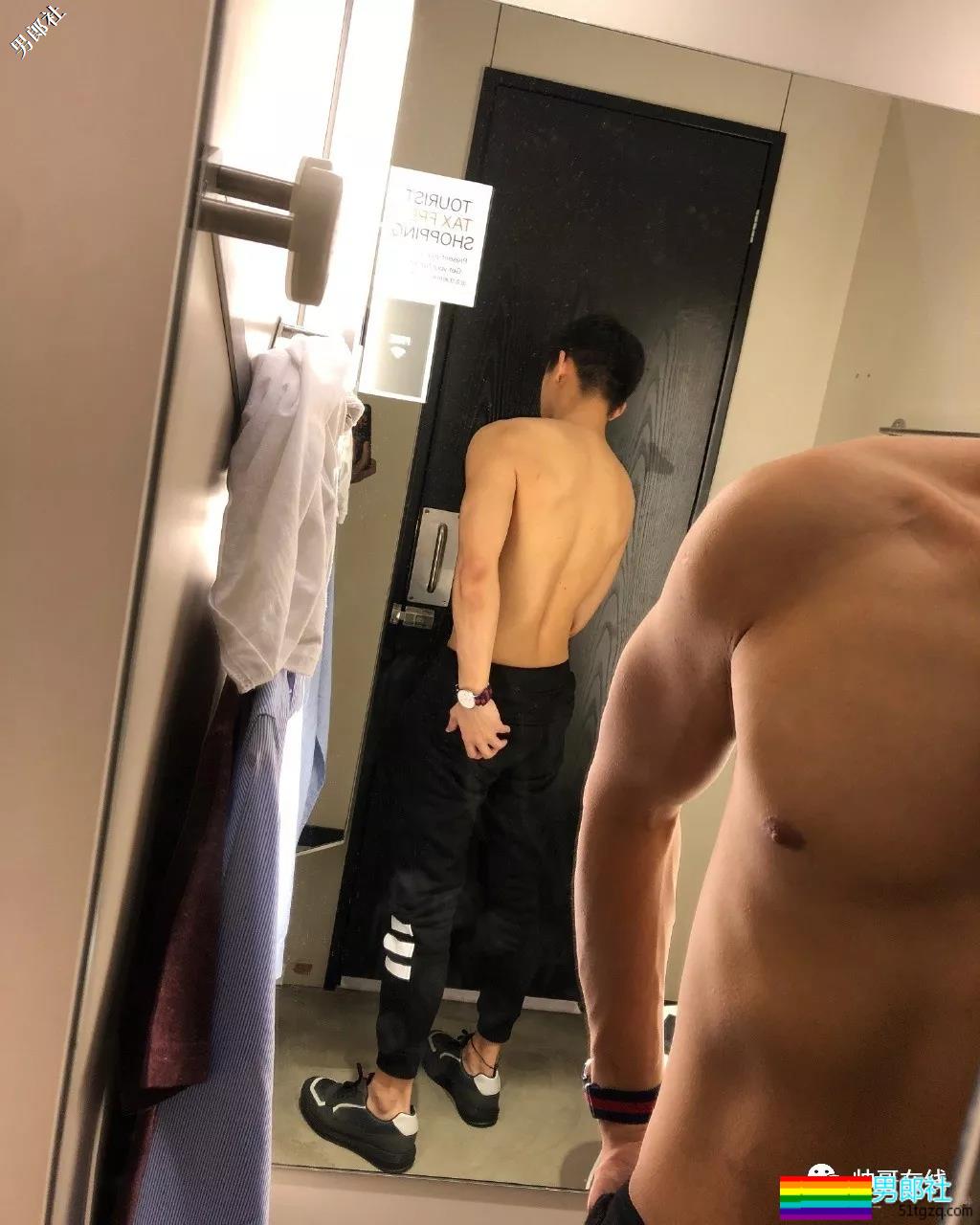 看点∣民航正装制服小奶狗鲜嫩萌帅，脫掉正装这么有料？ - 51虹马