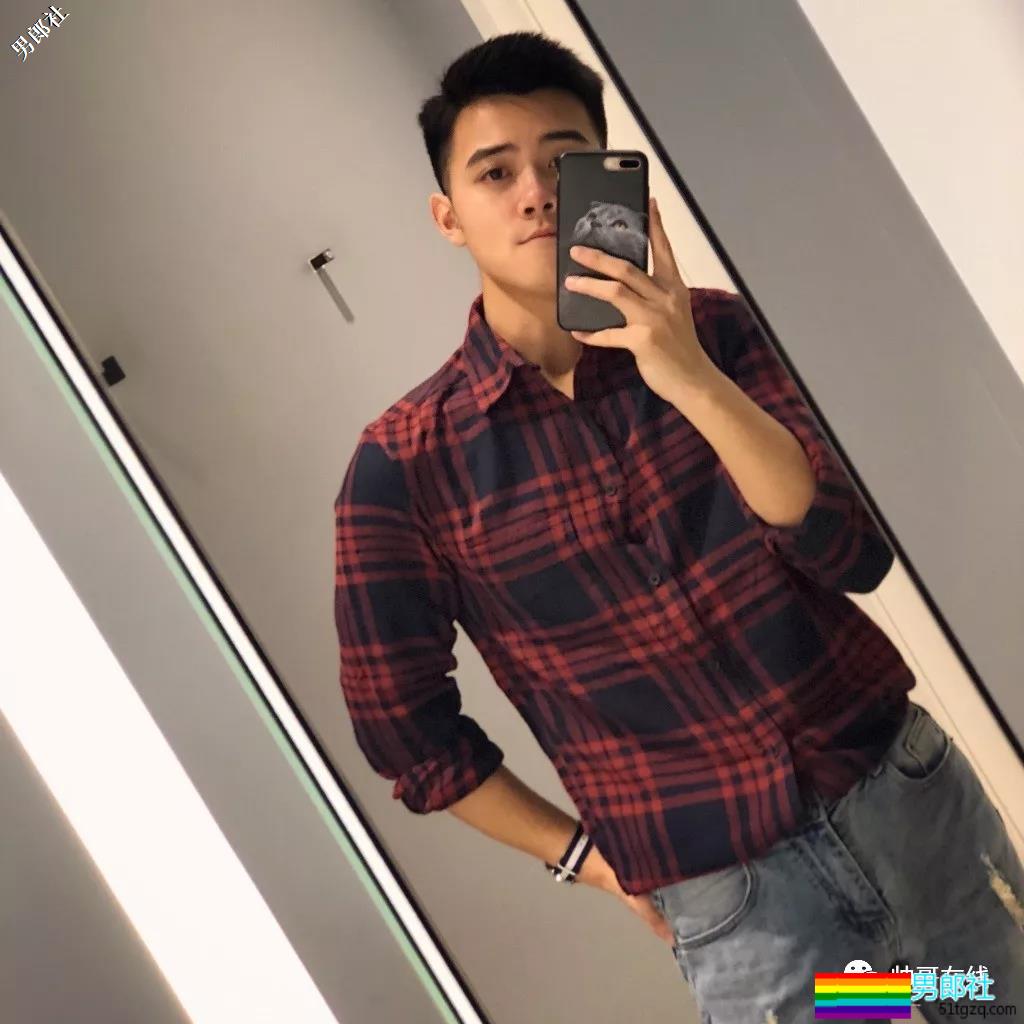 看点∣民航正装制服小奶狗鲜嫩萌帅，脫掉正装这么有料？ - 51虹马