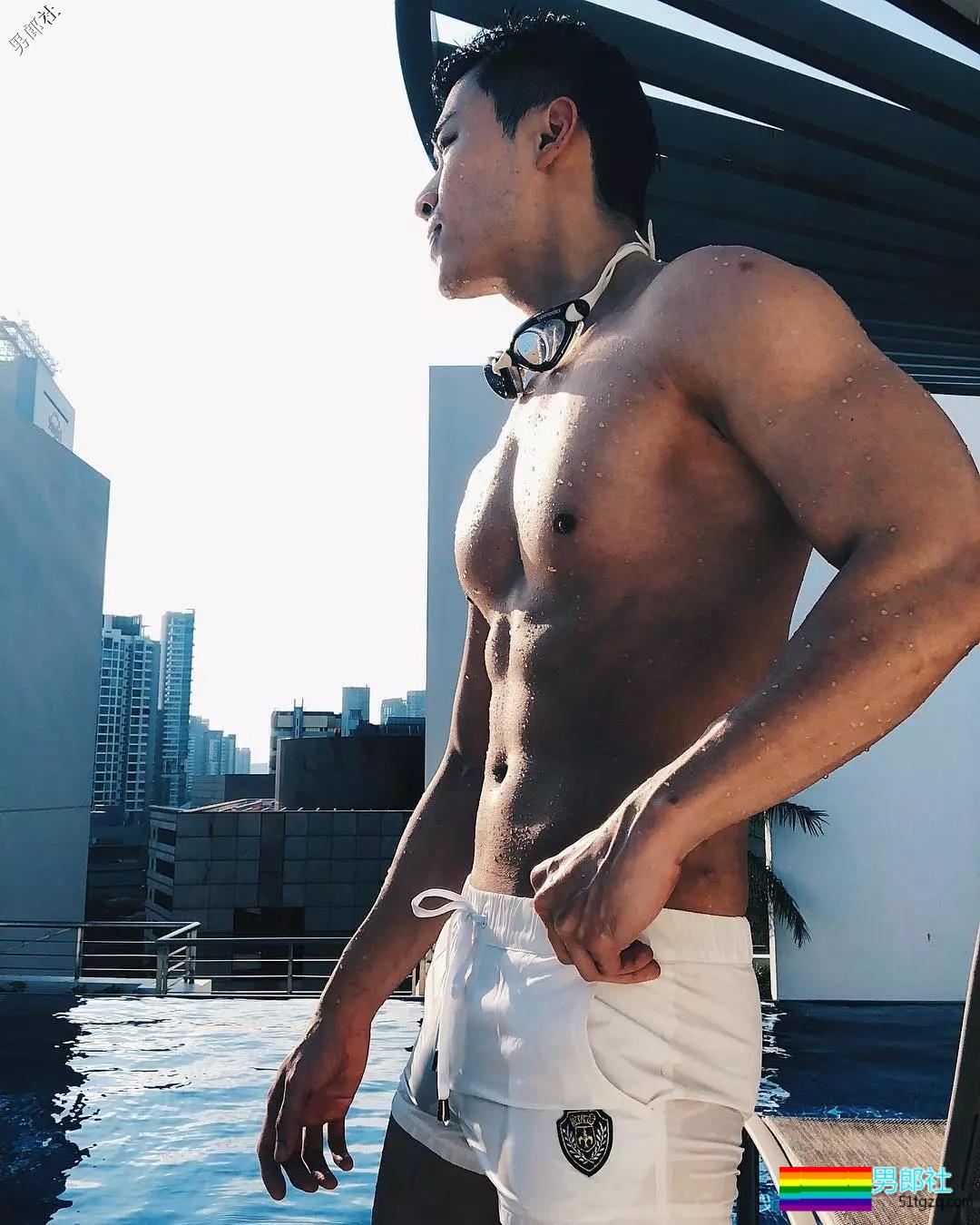 “藏雷”巨茄空少走红！健身房凸成这样我真的超可以！ - 51虹马