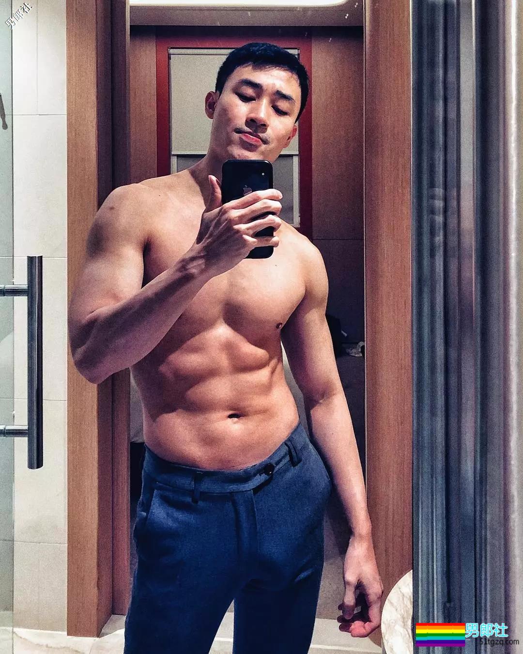 “藏雷”巨茄空少走红！健身房凸成这样我真的超可以！ - 51虹马