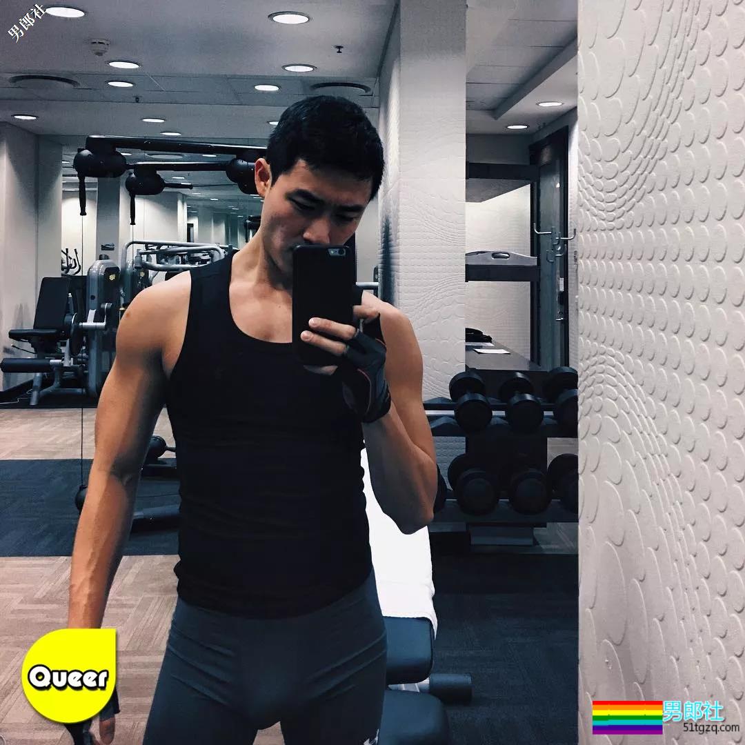 “藏雷”巨茄空少走红！健身房凸成这样我真的超可以！ - 51虹马