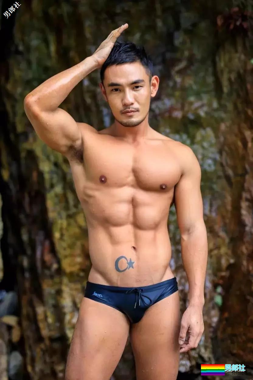 带着一群肌肉男去深山老林里，啪啪啪，，拍照。。 - 51虹马