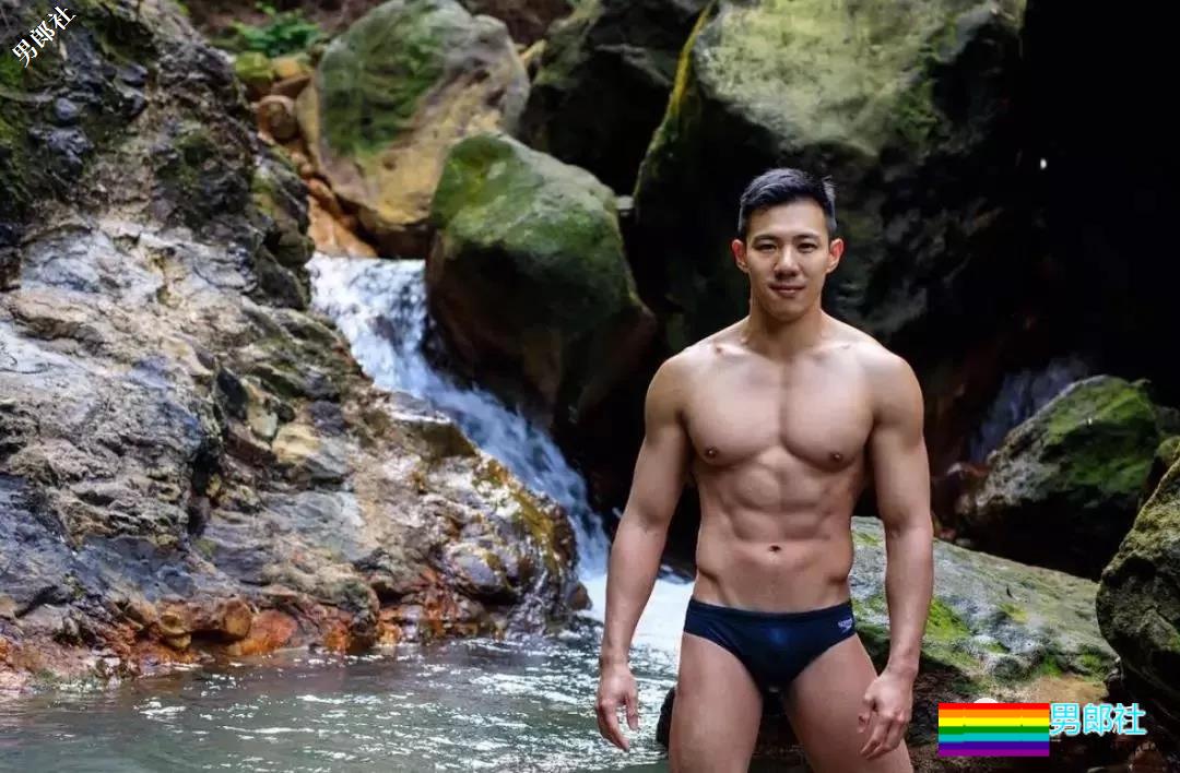 带着一群肌肉男去深山老林里，啪啪啪，，拍照。。 - 51虹马