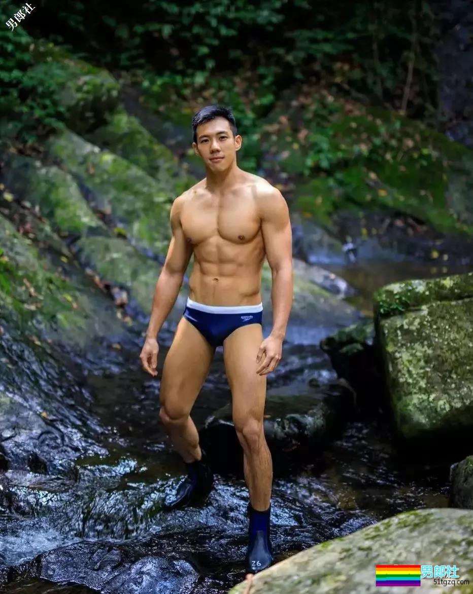 带着一群肌肉男去深山老林里，啪啪啪，，拍照。。 - 51虹马