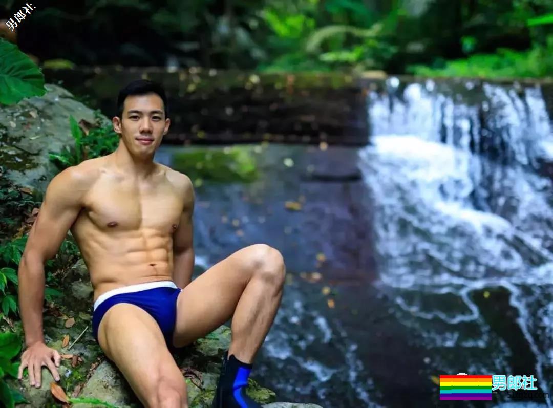 带着一群肌肉男去深山老林里，啪啪啪，，拍照。。 - 51虹马