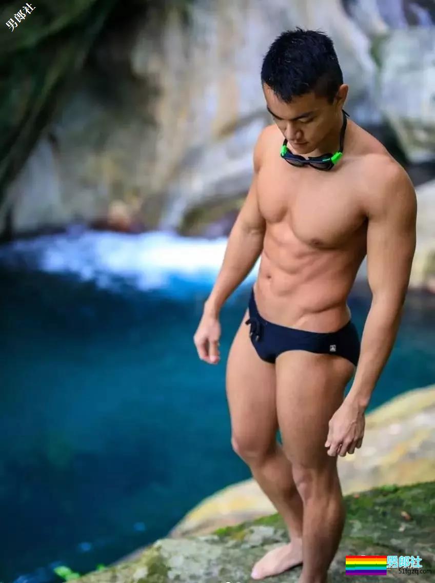 带着一群肌肉男去深山老林里，啪啪啪，，拍照。。 - 51虹马