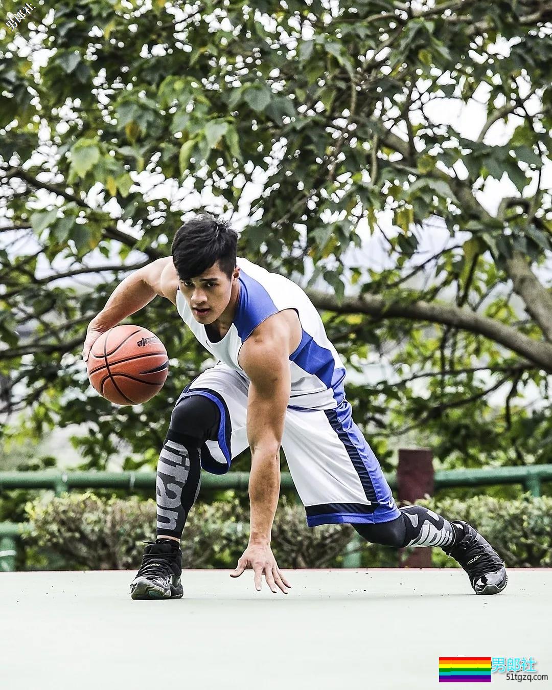 晏人物又双叒叕拍到一位肌肉帅哥，自称神似“彭于晏”，还说自己很厉害！ - 51虹马