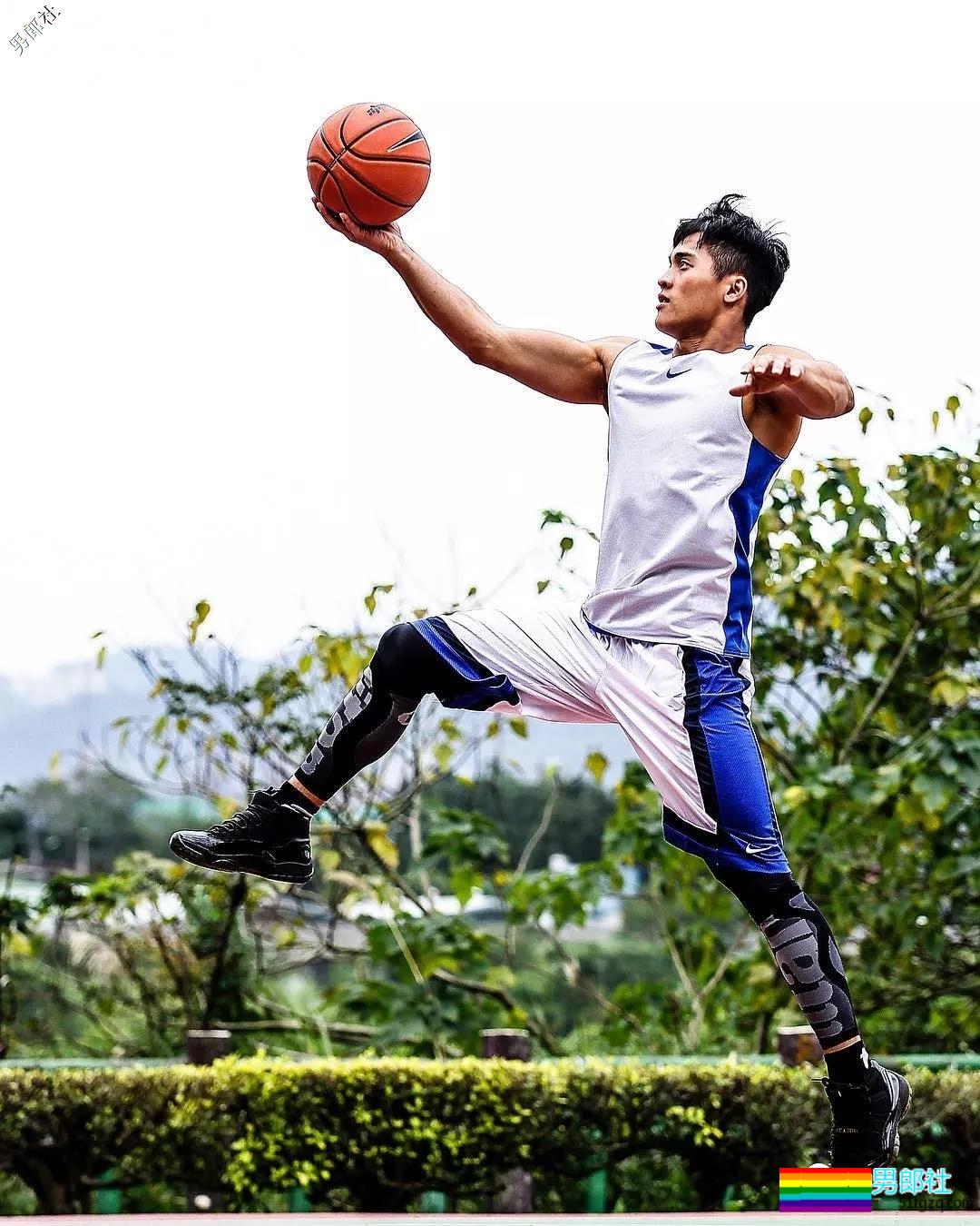 晏人物又双叒叕拍到一位肌肉帅哥，自称神似“彭于晏”，还说自己很厉害！ - 51虹马