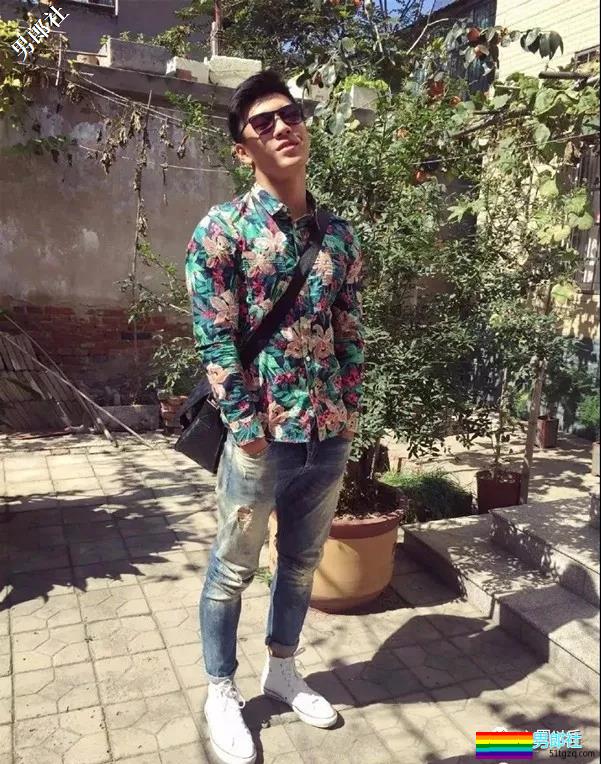 健身房偶遇憨厚腹肌忠犬，撸铁强势吸睛 - 51虹马