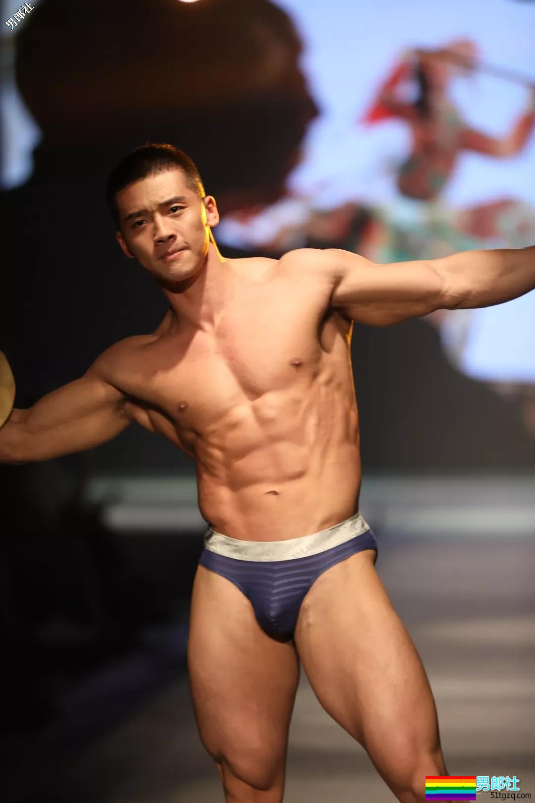 男色盛宴：2018中国男士内衣秀，鲜肉大叔肌肉丁字……（文末福利视频） - 51虹马