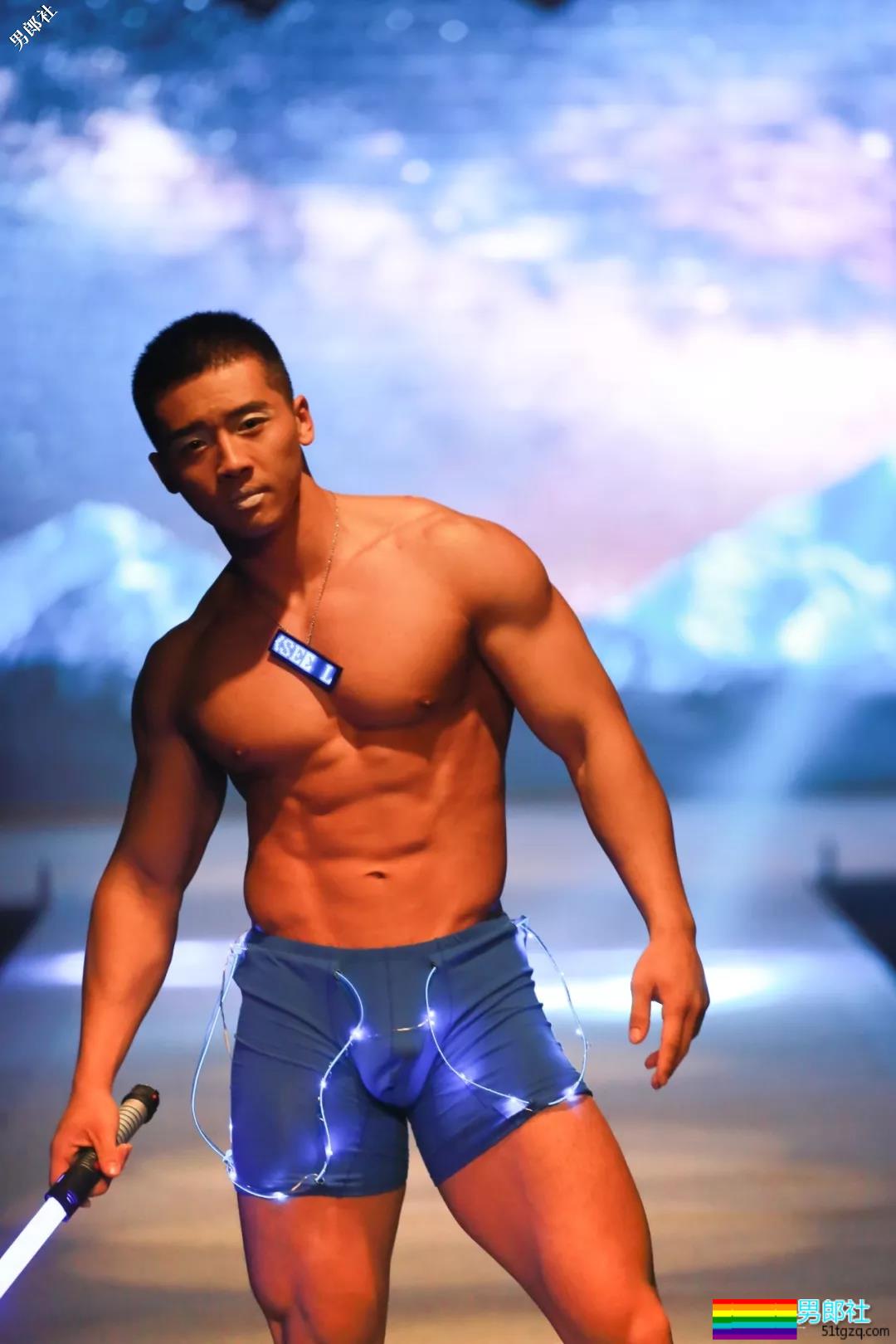 男色盛宴：2018中国男士内衣秀，鲜肉大叔肌肉丁字……（文末福利视频） - 51虹马